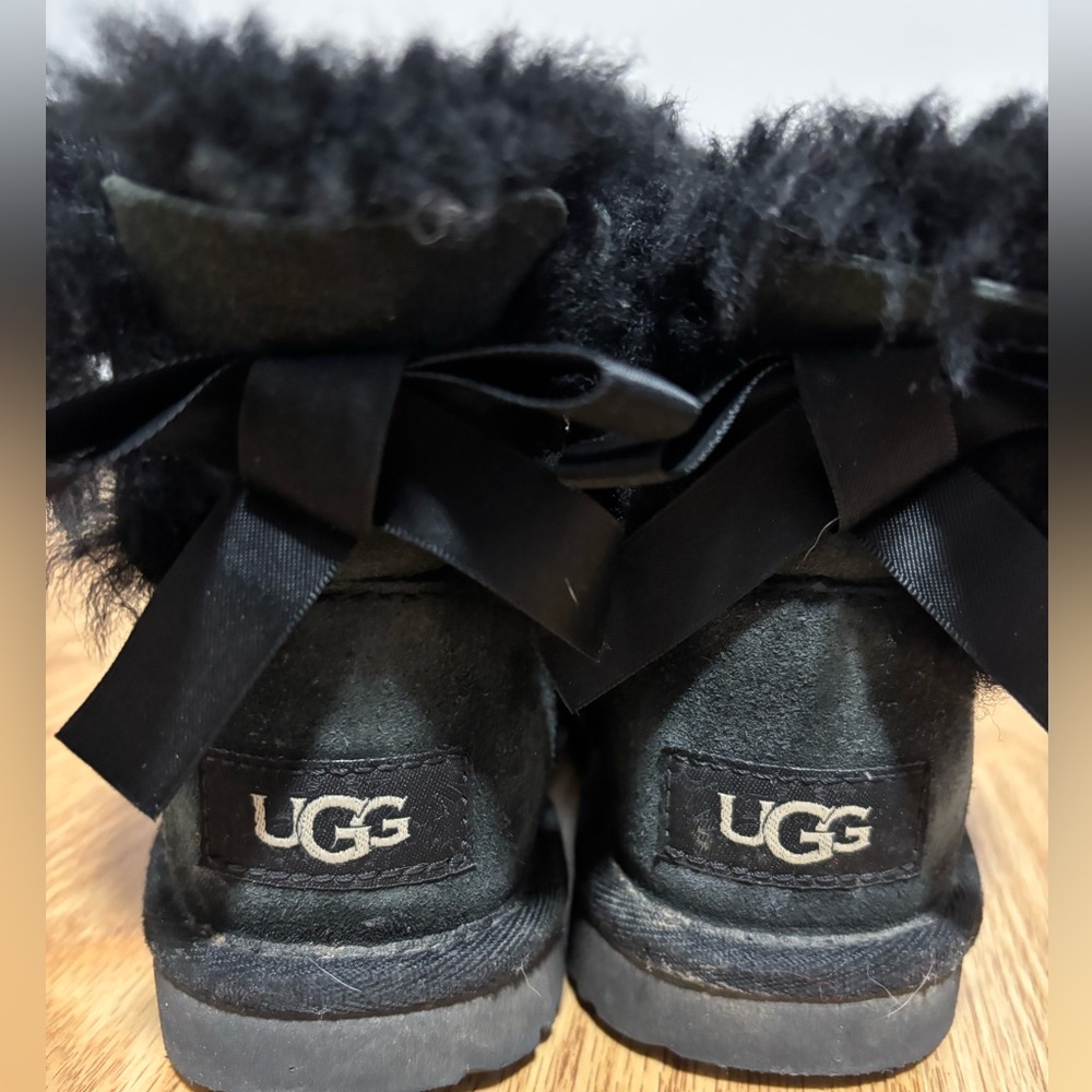 UGG AUSTRALIA Little Girl’s Classic Bailey Bow Black Boots